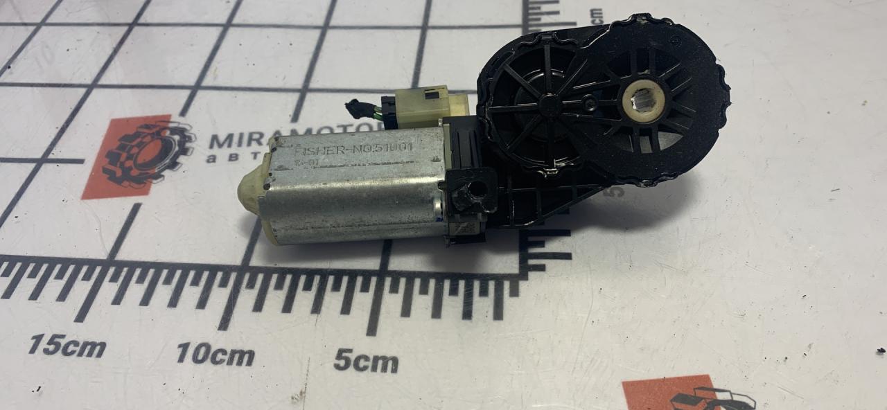 моторчик регулировки сиденья Chevrolet Malibu 9 поколение 2016, 1.5 л., бензин, АКПП, седан - фото №1