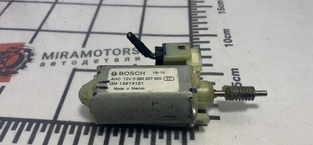 моторчик регулировки сиденья Chevrolet Malibu 9 поколение 2016, 1.5 л., бензин, АКПП, седан - фото №1