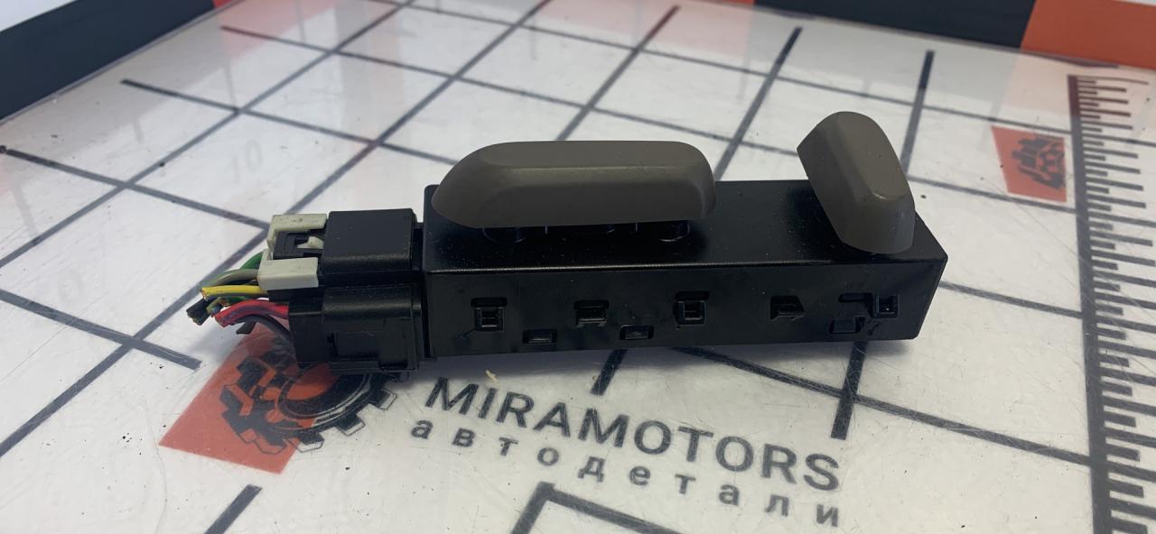 блок управления сиденьем Chevrolet Malibu 9 поколение 2016, 1.5 л., бензин, АКПП, седан, 25974714 - фото №1