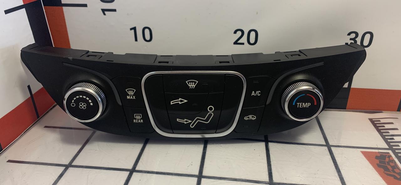 блок управления печки / климат-контроля Chevrolet Malibu 9 поколение 2017, 1.5 л., бензин, АКПП, седан, 84178406 - фото №1