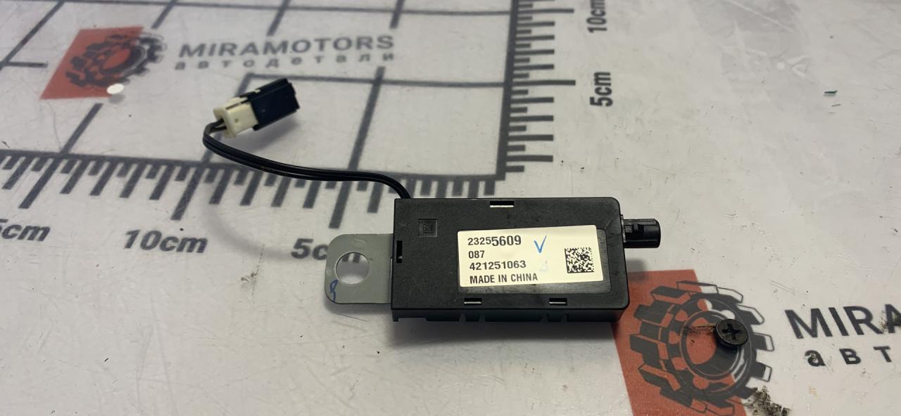 усилитель антенны Chevrolet Malibu 9 поколение 2017, 1.5 л., бензин, АКПП, седан, 23255609 - фото №1