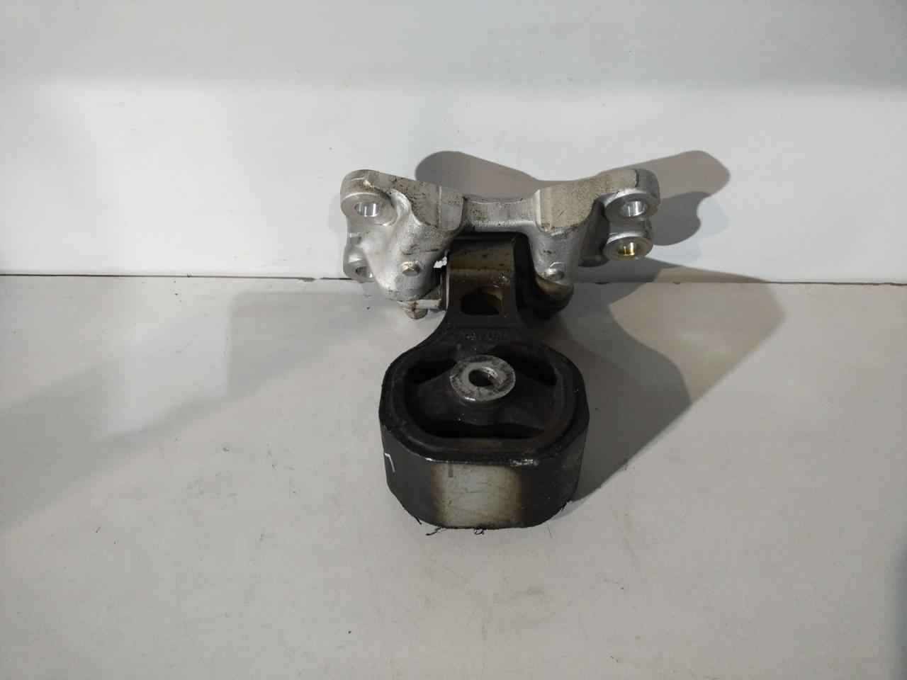 подушка крепления двигателя Acura TLX 3-е поколение 2021, 2.0 л., бензин, АКПП, седан, 50890-TGV-A01, 50690-TVC-A01 - фото №1