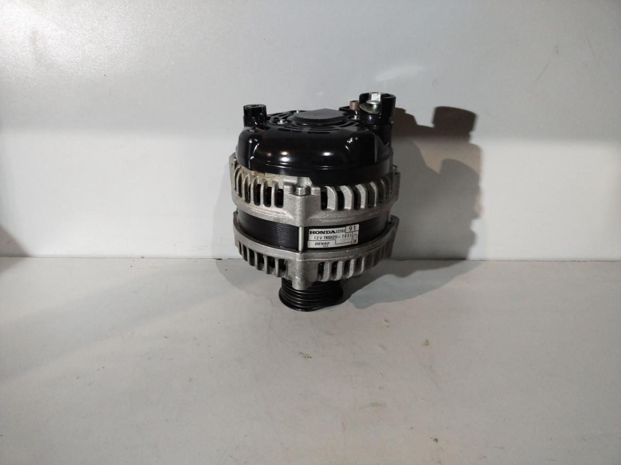 генератор Acura TLX 3-е поколение 2021, 2.0 л., бензин, АКПП, седан, TN104211-7031 - фото №1