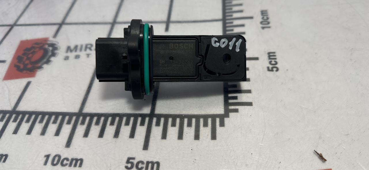 расходомер воздуха Buick Encore 1 поколение 2016, 1.4 л., АКПП, внедорожник 5 дв., 13432262 - фото №1