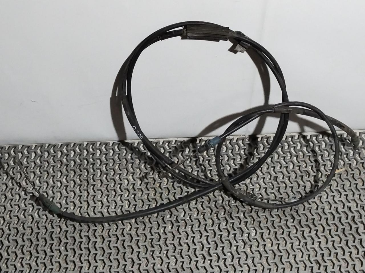 трос ручника Chevrolet Malibu 9 поколение 2017, 1.5 л., бензин, АКПП, седан, 13002096 - фото №1