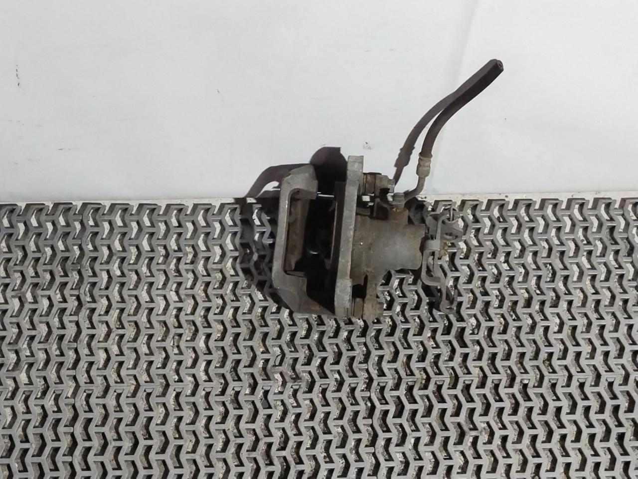 суппорт задний левый Chevrolet Malibu 9 поколение 2016, 1.5 л., бензин, АКПП, седан, 23411907 - фото №1