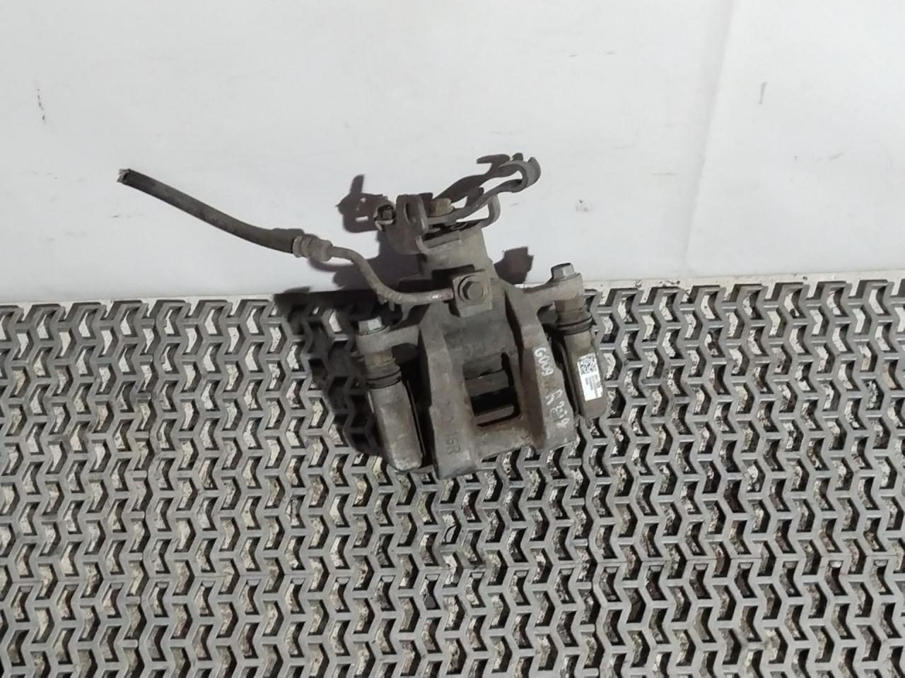 суппорт задний правый Chevrolet Malibu 9 поколение 2016, 1.5 л., бензин, АКПП, седан, 23411908 - фото №1