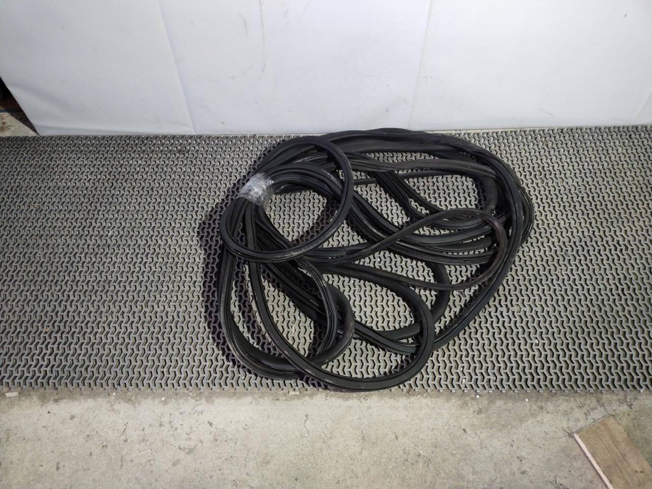 уплотнитель Chevrolet Cruze 2 поколение 2017, 1.4 л., бензин, АКПП, седан - фото №1