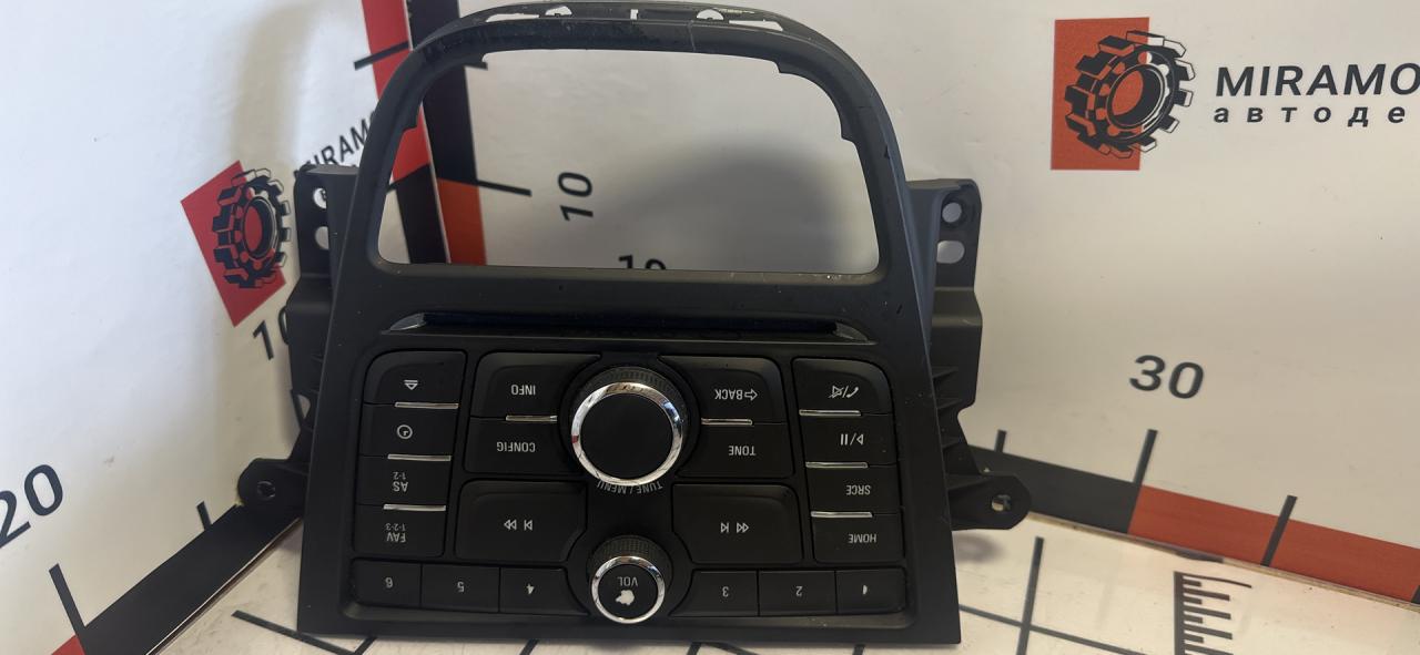 панель управления магнитолой Buick Encore 1 поколение 2016, 1.4 л., АКПП, внедорожник 5 дв., 95383984 - фото №1