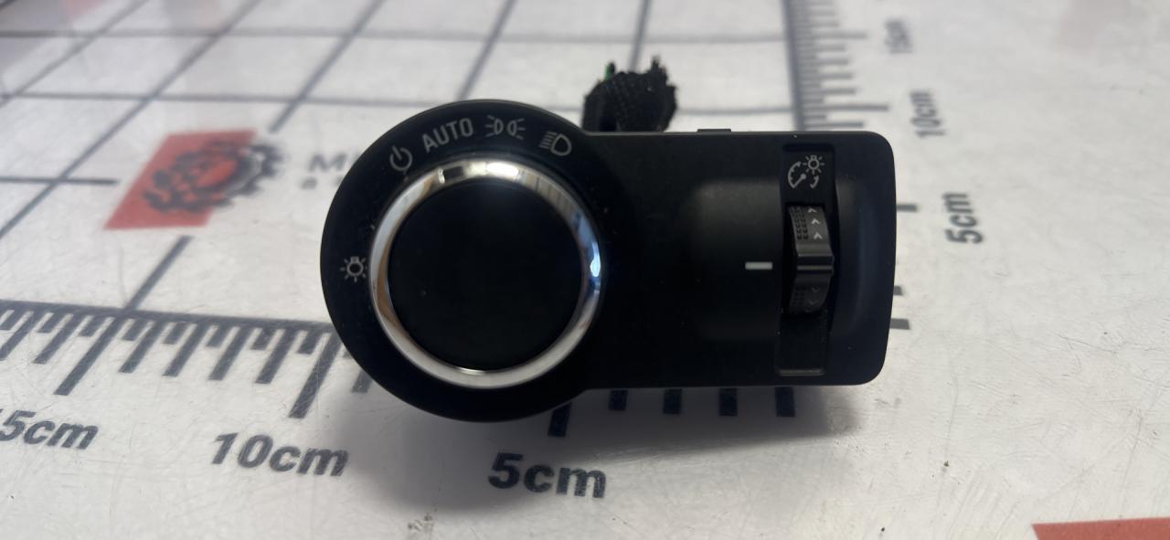 переключатель света Buick Encore 1 поколение 2016, 1.4 л., АКПП, внедорожник 5 дв., 95297029 - фото №1