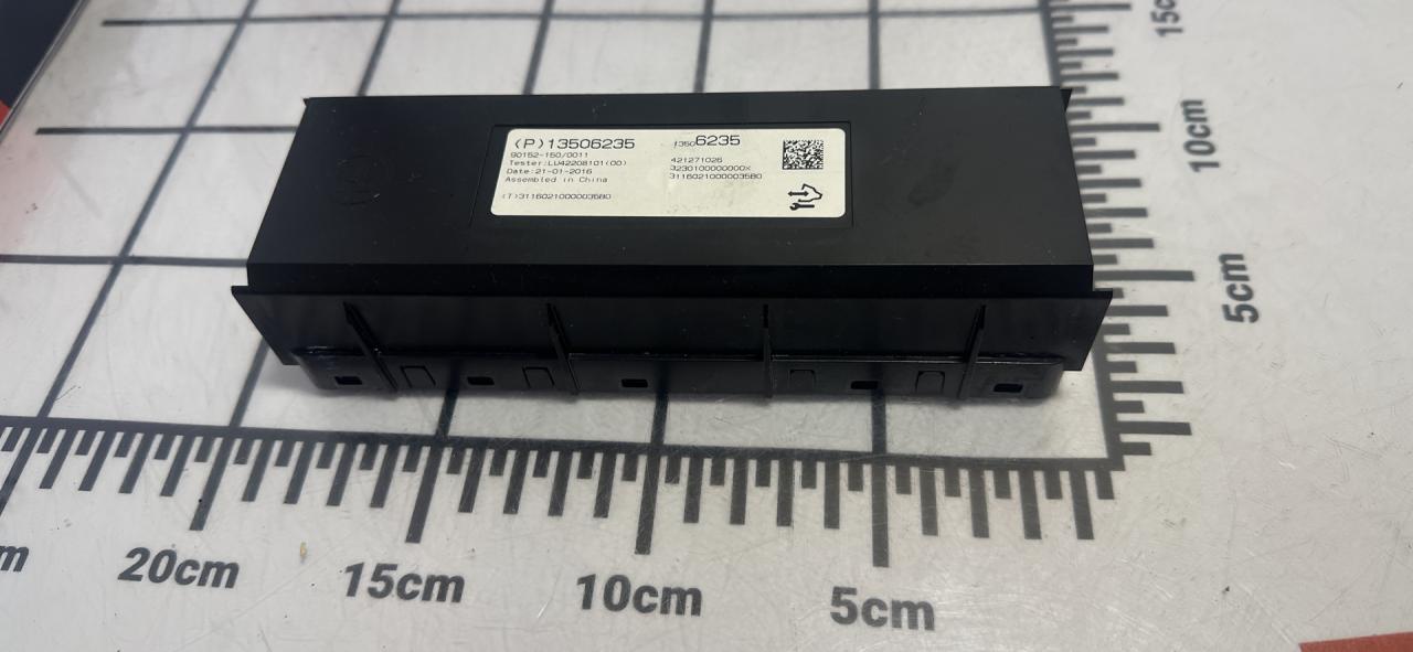 блок управления печки / климат-контроля Buick Encore 1 поколение 2016, 1.4 л., АКПП, внедорожник 5 дв., 13506235 - фото №1