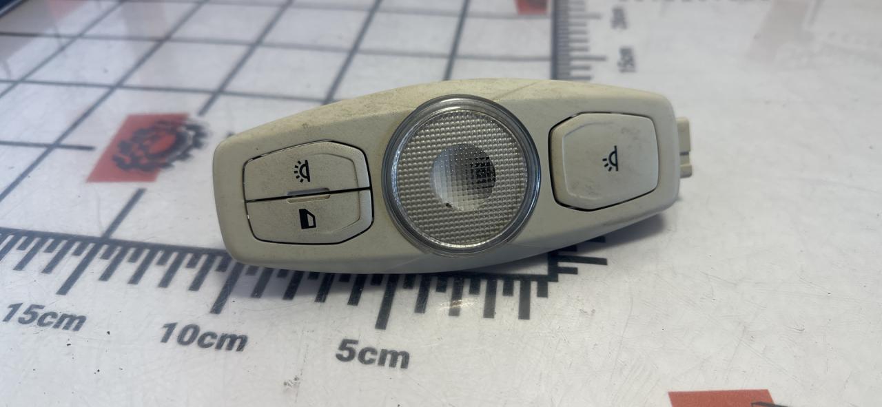 фонарь салона (плафон) Ford Escape 3 поколение C520 2013, 1.5 л., бензин, АКПП, внедорожник 5 дв., CJ5A-13K767-CE3AM1 - фото №1