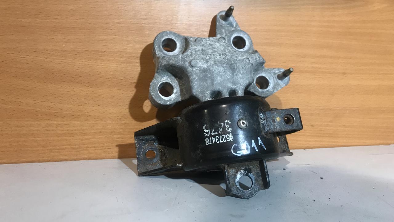 подушка крепления КПП Buick Encore 1 поколение 2016, 1.4 л., АКПП, внедорожник 5 дв., 95273476 - фото №1