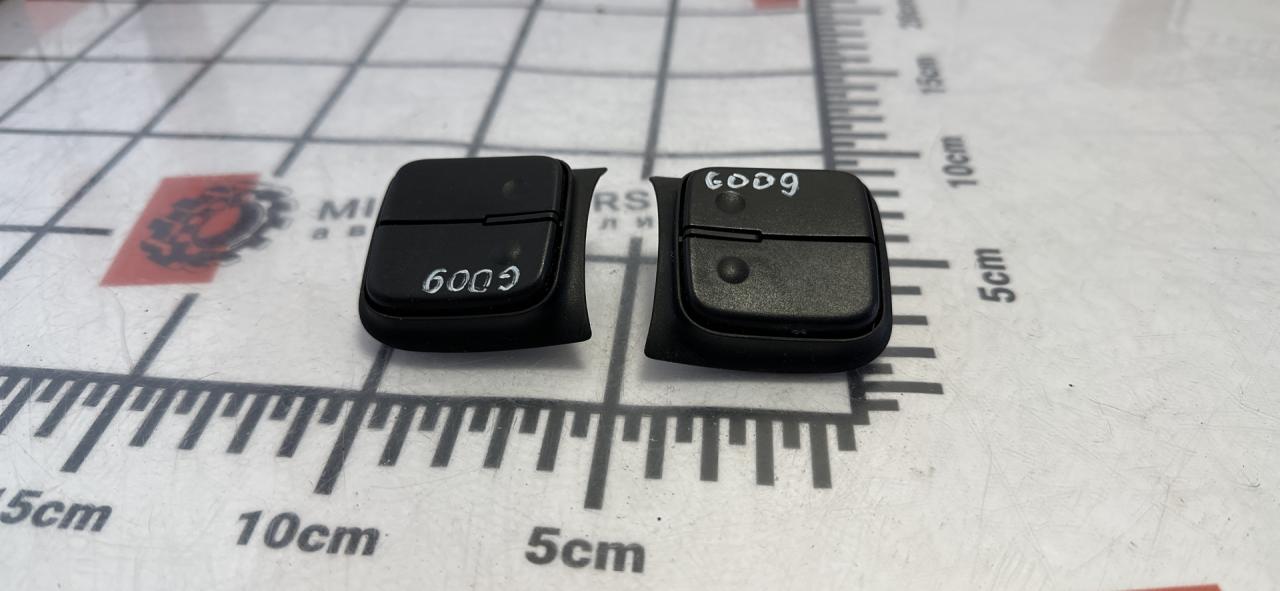 кнопки управления на руле Chevrolet Malibu 9 поколение 2016, 1.5 л., бензин, АКПП, седан - фото №1