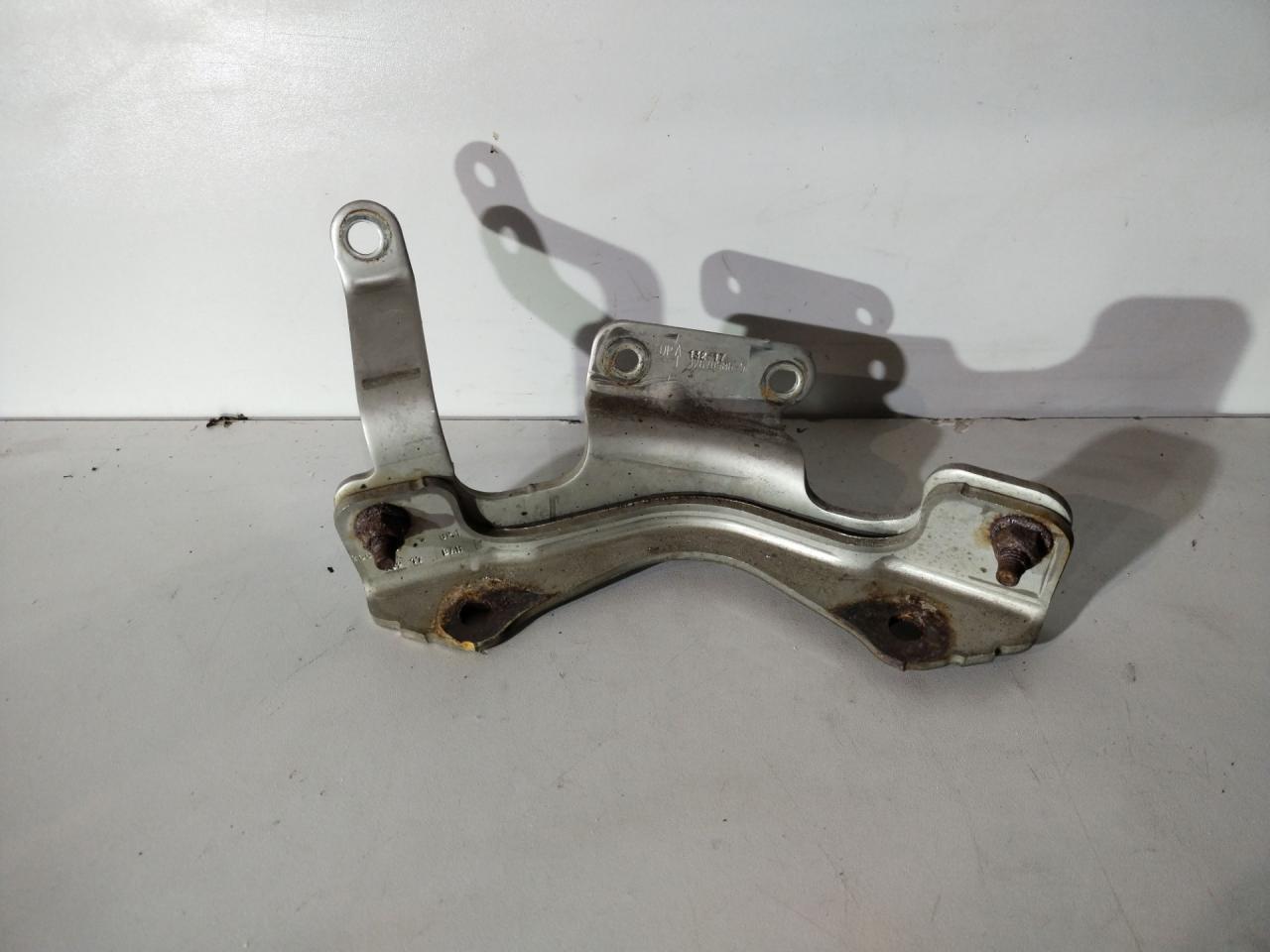 кронштейн глушителя Chevrolet Malibu 9 поколение 2017, 1.5 л., бензин, АКПП, седан, 12670586-5 - фото №1