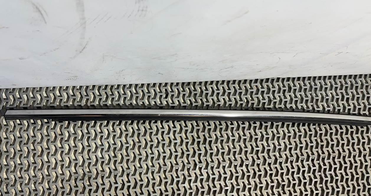 молдинг двери передней левой Acura TLX 3-е поколение 2021, 2.0 л., бензин, АКПП, седан, 72450-TJB-A01 - фото №1