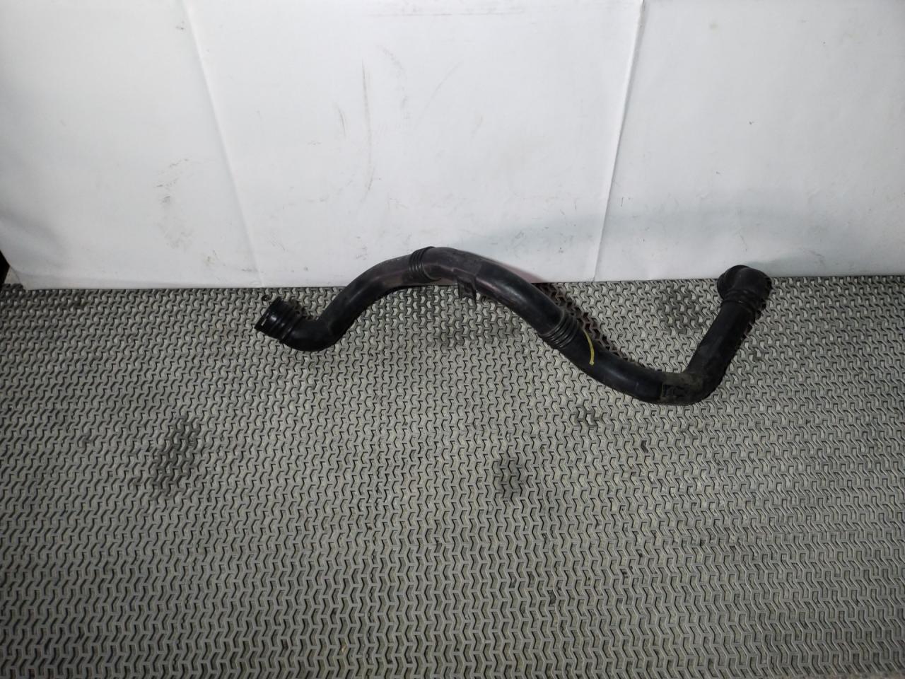 патрубок интеркулера Chevrolet Cruze 2 поколение 2017, 1.4 л., бензин, АКПП, седан, 39017739 - фото №1