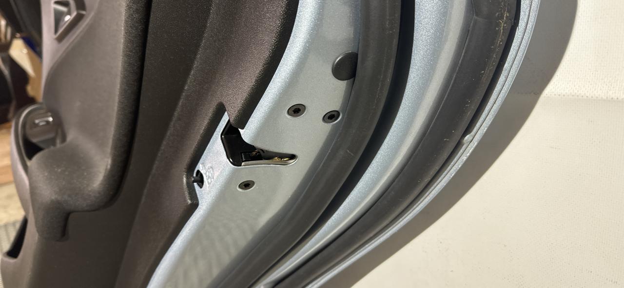 замок двери задней правой Chevrolet Malibu 9 поколение 2017, 1.5 л., бензин, АКПП, седан - фото №1