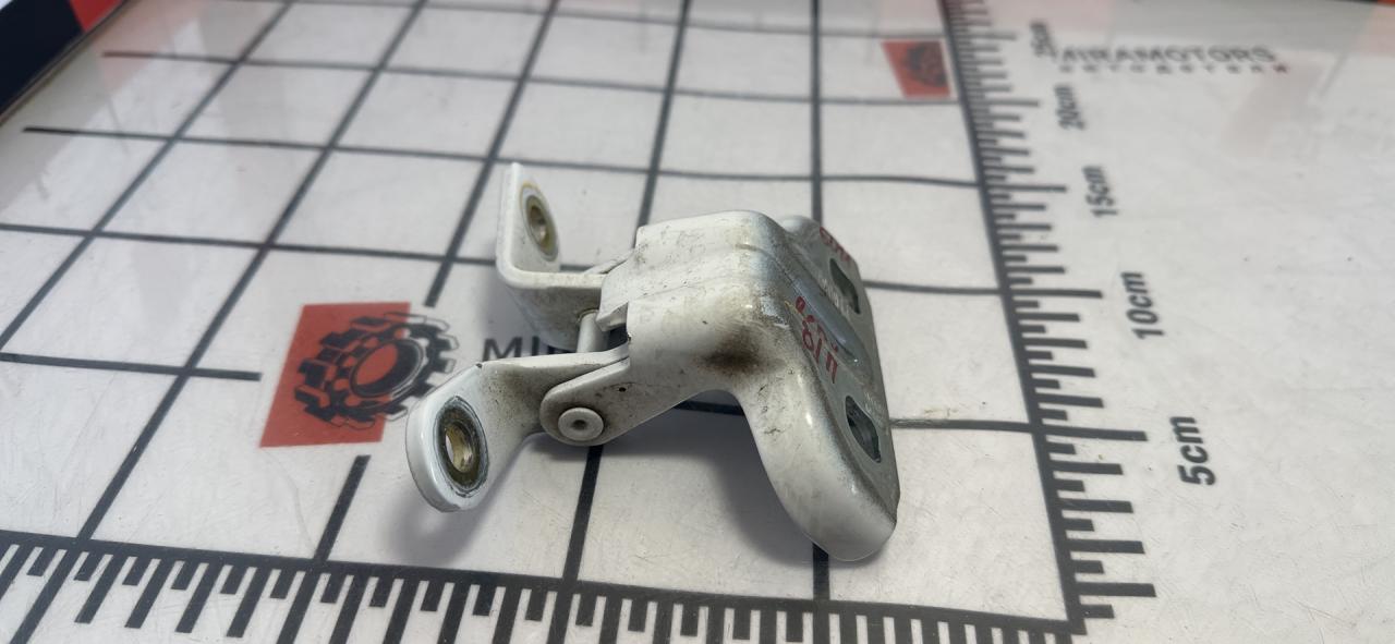 петля двери Buick Encore 1 поколение 2016, 1.4 л., АКПП, внедорожник 5 дв. - фото №1