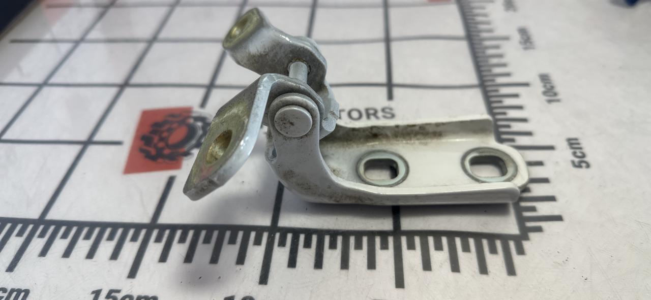 петля двери Buick Encore 1 поколение 2016, 1.4 л., АКПП, внедорожник 5 дв. - фото №1