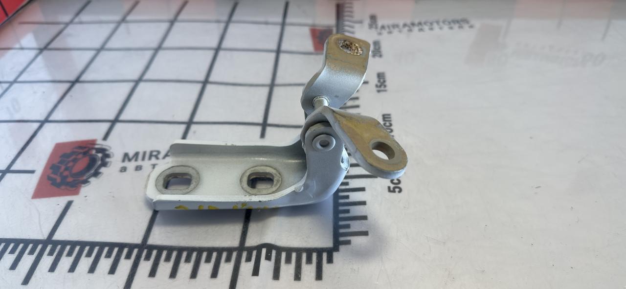 петля двери Chevrolet Malibu 9 поколение 2016, 1.5 л., бензин, АКПП, седан - фото №1