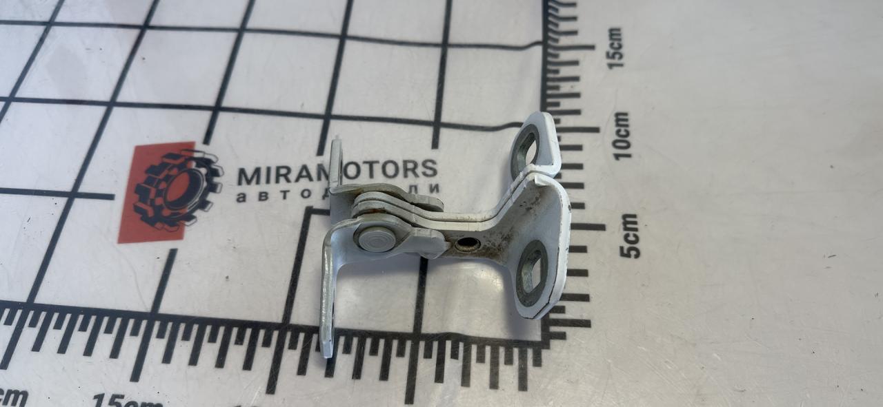 петля двери Chevrolet Malibu 9 поколение 2016, 1.5 л., бензин, АКПП, седан - фото №1