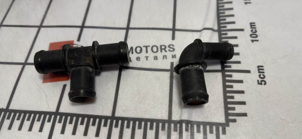 фланец (тройник) системы охлаждения Chevrolet Malibu 9 поколение 2017, 1.5 л., бензин, АКПП, седан - фото №1