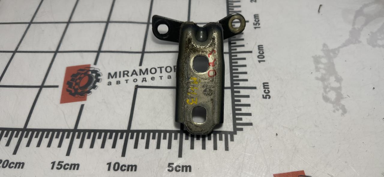 петля двери Chevrolet Equinox 3 поколение 2019, 1.5 л., бензин, АКПП, черный, внедорожник 5 дв., полный привод - фото №1