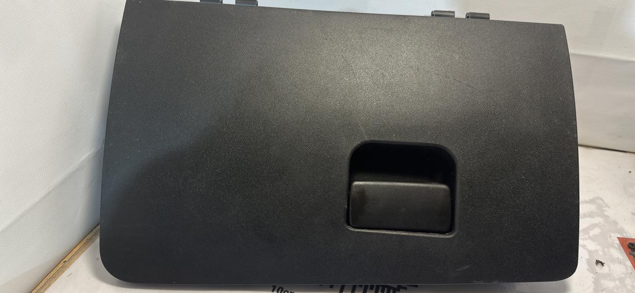 бардачок GMC Terrain 2 поколение 2019, 1.5 л., бензин, АКПП, белый, внедорожник 5 дв., 84273559 - фото №1