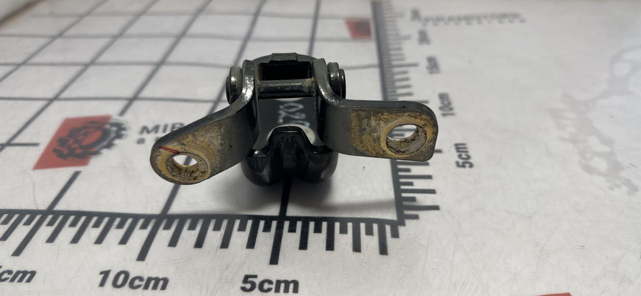 петля двери GMC Terrain 2 поколение 2018, 1.5 л., бензин, АКПП, черный, внедорожник 5 дв., полный привод - фото №1