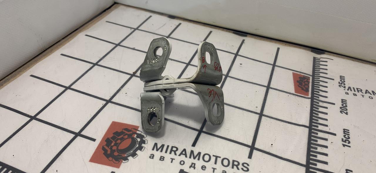 петля двери GMC Terrain 2 поколение 2019, 1.5 л., бензин, АКПП, белый, внедорожник 5 дв. - фото №1