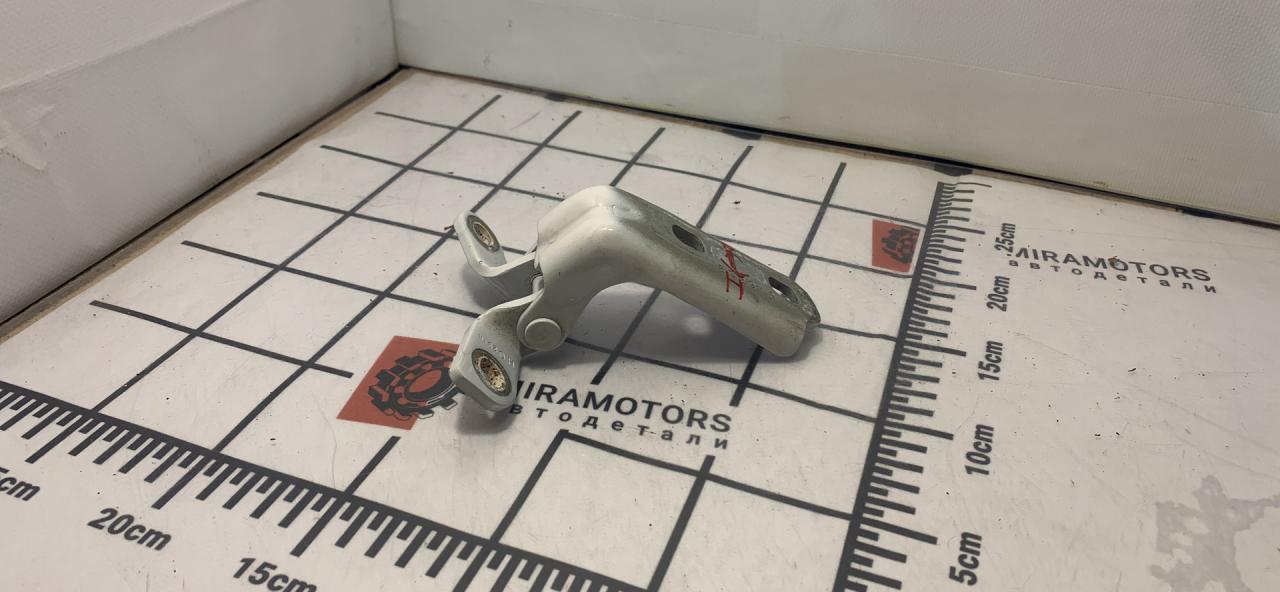 петля двери GMC Terrain 2 поколение 2019, 1.5 л., бензин, АКПП, белый, внедорожник 5 дв. - фото №1