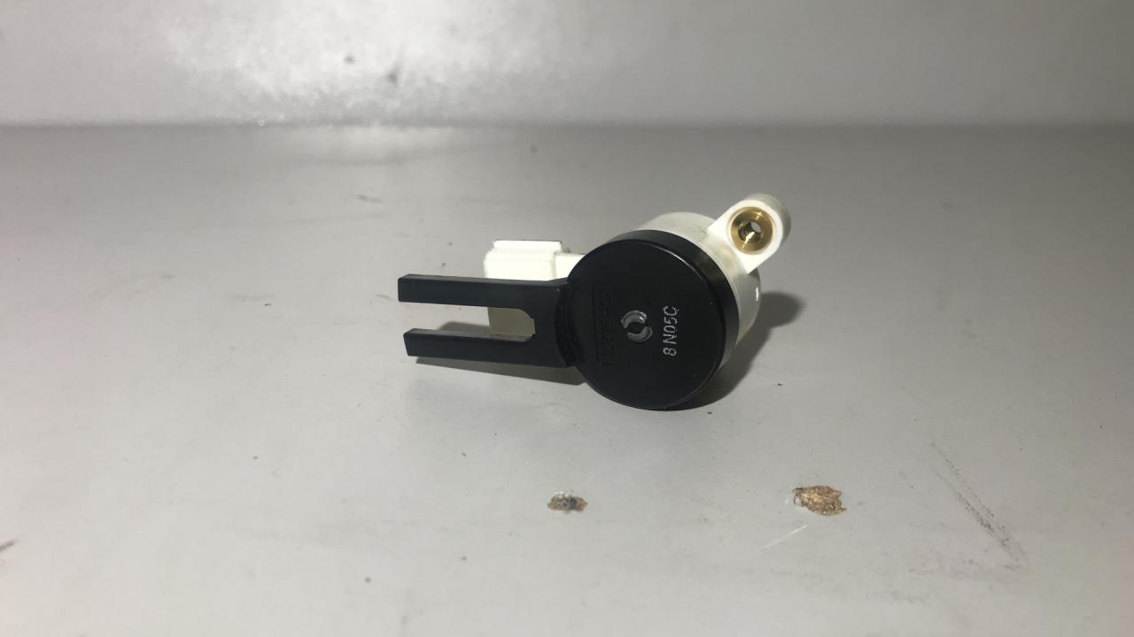 Датчик педали тормоза (лягушка) Chevrolet Equinox 3 поколение 2019, 1.5 л., бензин, АКПП, серый, внедорожник 5 дв., полный привод - фото №1