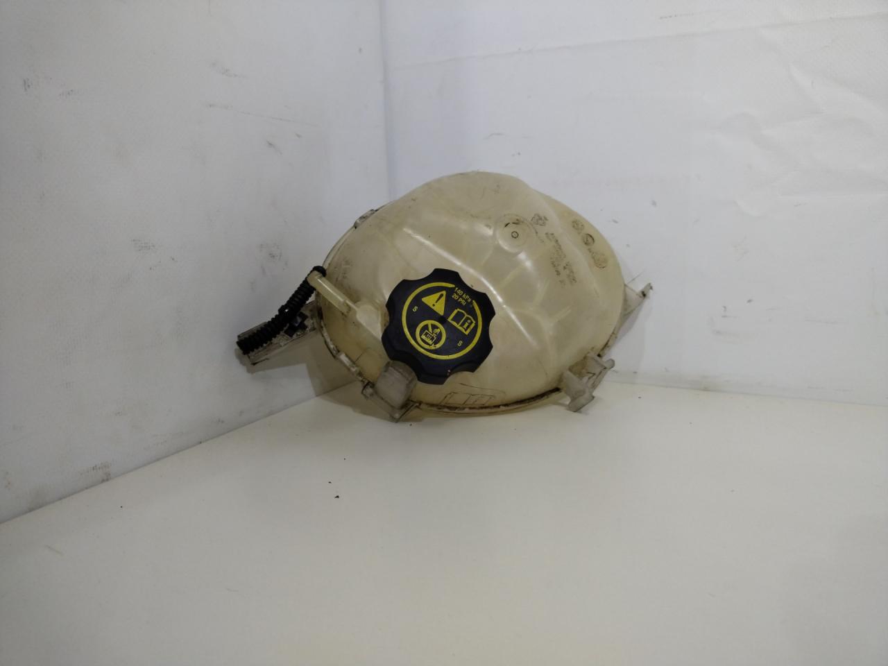 бачок расширительный Chevrolet Cruze 2 поколение 2017, 1.4 л., бензин, АКПП, серый, седан, 13459964 - фото №1