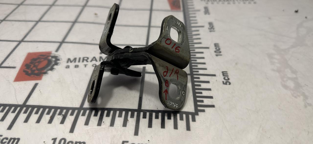 петля двери Chevrolet Equinox 3 поколение 2018, 1.5 л., бензин, АКПП, черный, внедорожник 5 дв., полный привод - фото №1