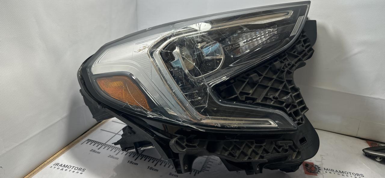 фара правая GMC Terrain 2 поколение 2018, 2.0 л., бензин, АКПП, серый, передний привод - фото №1