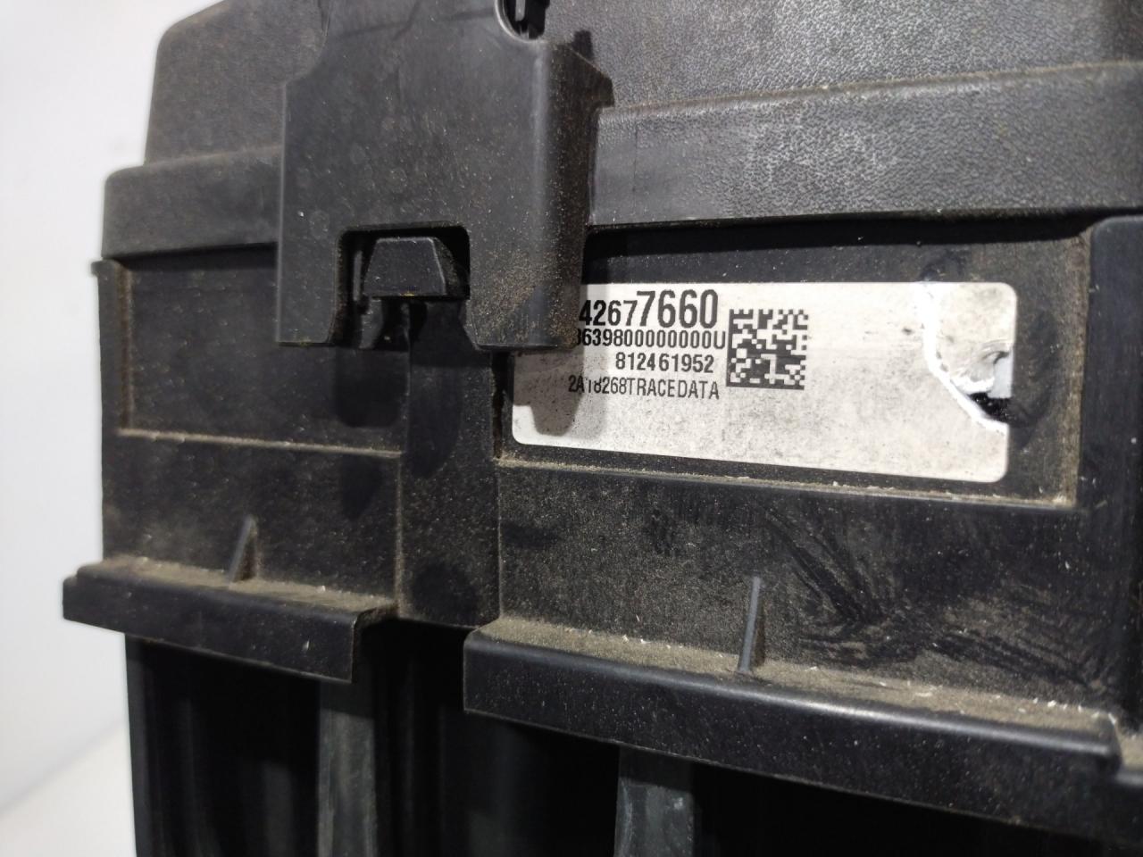 блок предохранителей Chevrolet Cruze 2 поколение 2019, 1.4 л., бензин, АКПП, синий диплоат, хетчбэк 5 дв., полный привод, 42677660 - фото №1