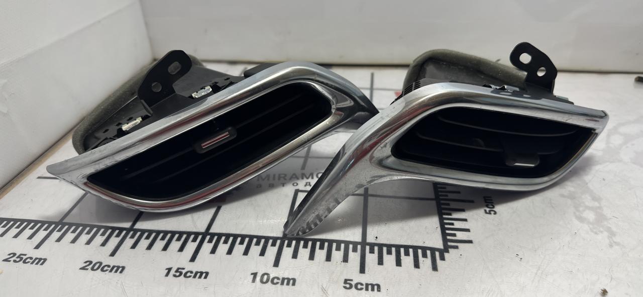 дефлектор обдува салона Chevrolet Equinox 3 поколение 2020, 1.5 л., бензин, АКПП, черный, внедорожник 5 дв., 84211438, 84211437 - фото №1