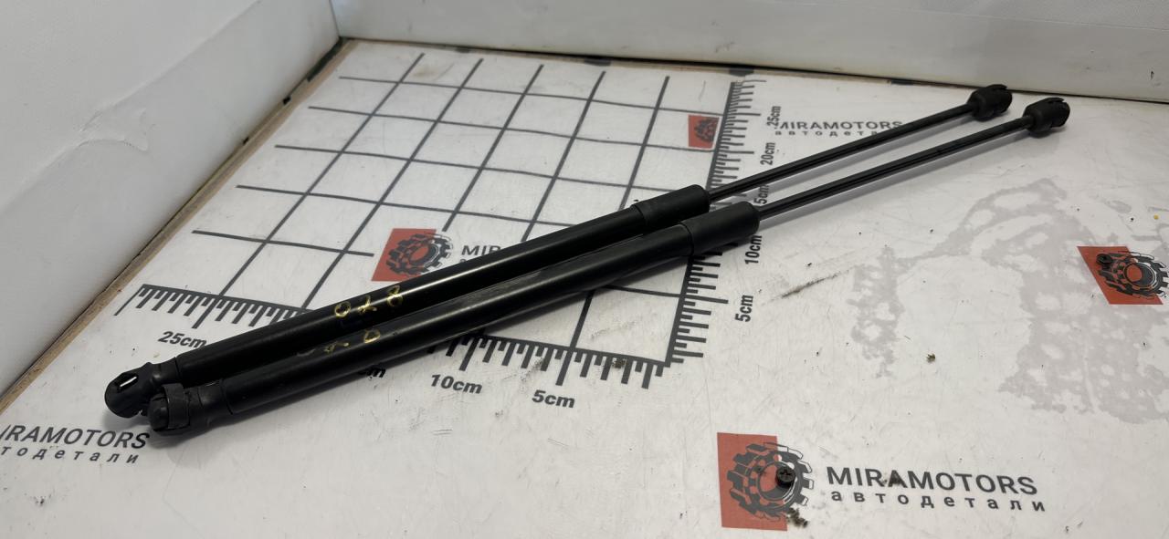 амортизатор крышки багажника (3-5 двери) Chevrolet Cruze 2 поколение 2019, 1.4 л., бензин, АКПП, синий диплоат, хетчбэк 5 дв., полный привод - фото №1