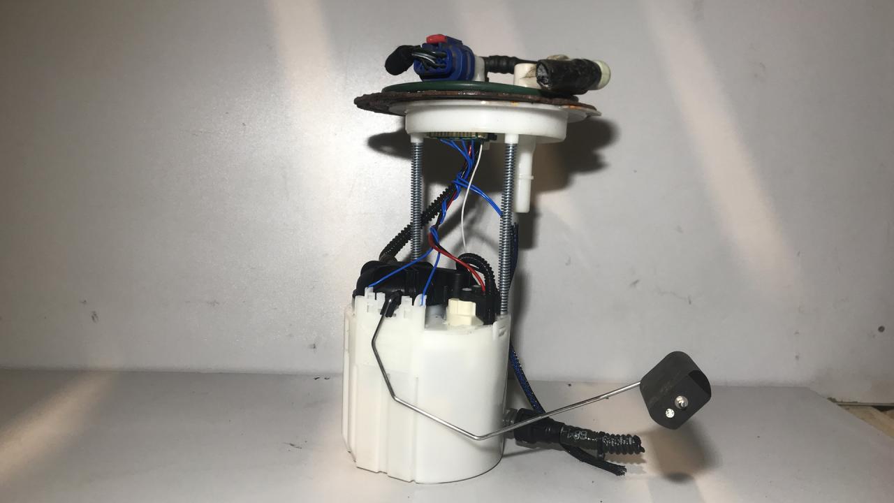 насос топливный GMC Terrain 2 поколение 2018, 1.5 л., бензин, АКПП, черный, внедорожник 5 дв., полный привод - фото №1