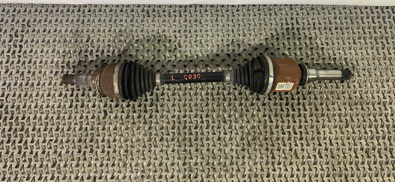 полуось передняя левая (приводной вал, ШРУС) Chevrolet Equinox 3 поколение 2018, 1.5 л., бензин, АКПП, белый, внедорожник 5 дв., полный привод, 84242104 - фото №1