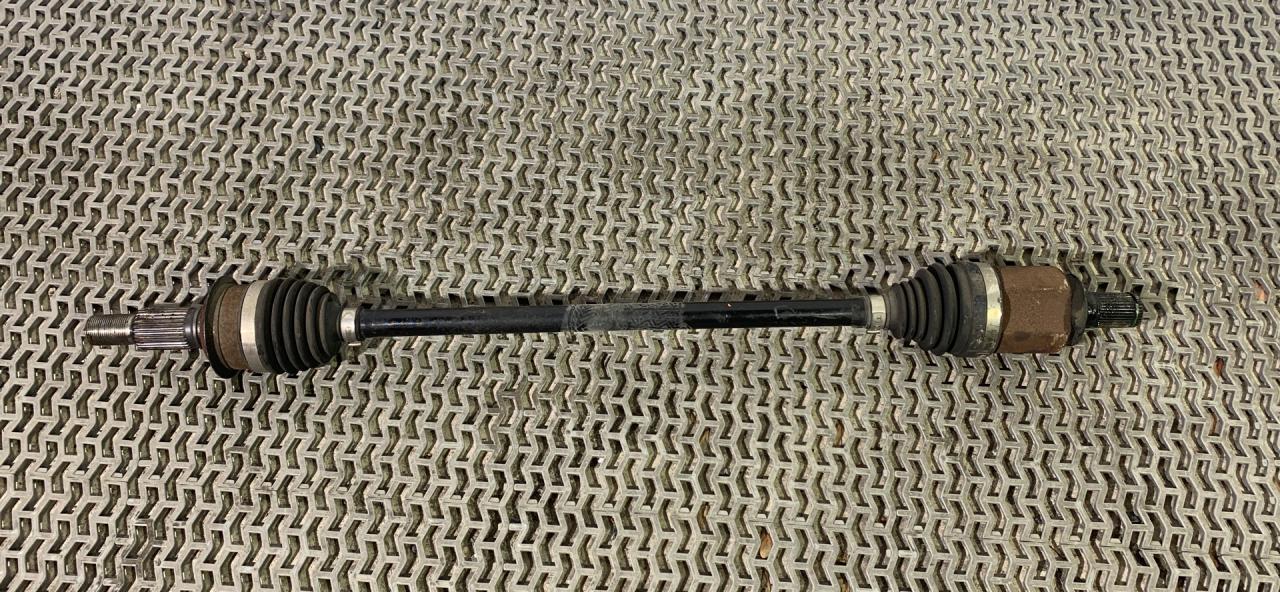 полуось задняя (приводной вал, ШРУС) Chevrolet Equinox 3 поколение 2018, 1.5 л., бензин, АКПП, белый, внедорожник 5 дв., полный привод, 84241269 - фото №1