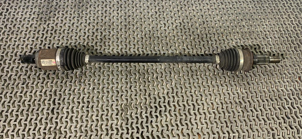 полуось задняя (приводной вал, ШРУС) GMC Terrain 2 поколение 2018, 1.5 л., бензин, АКПП, черный, внедорожник 5 дв., полный привод, 84241269 - фото №1