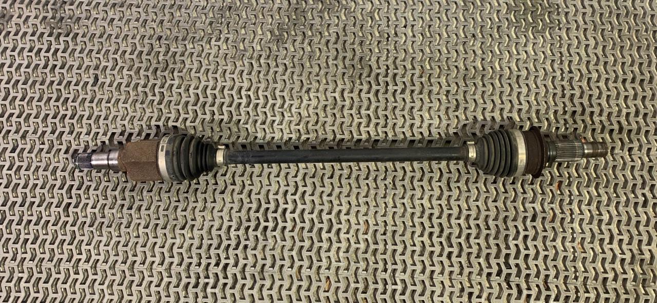 полуось задняя (приводной вал, ШРУС) GMC Terrain 2 поколение 2018, 1.5 л., бензин, АКПП, черный, внедорожник 5 дв., полный привод, 84241268 - фото №1