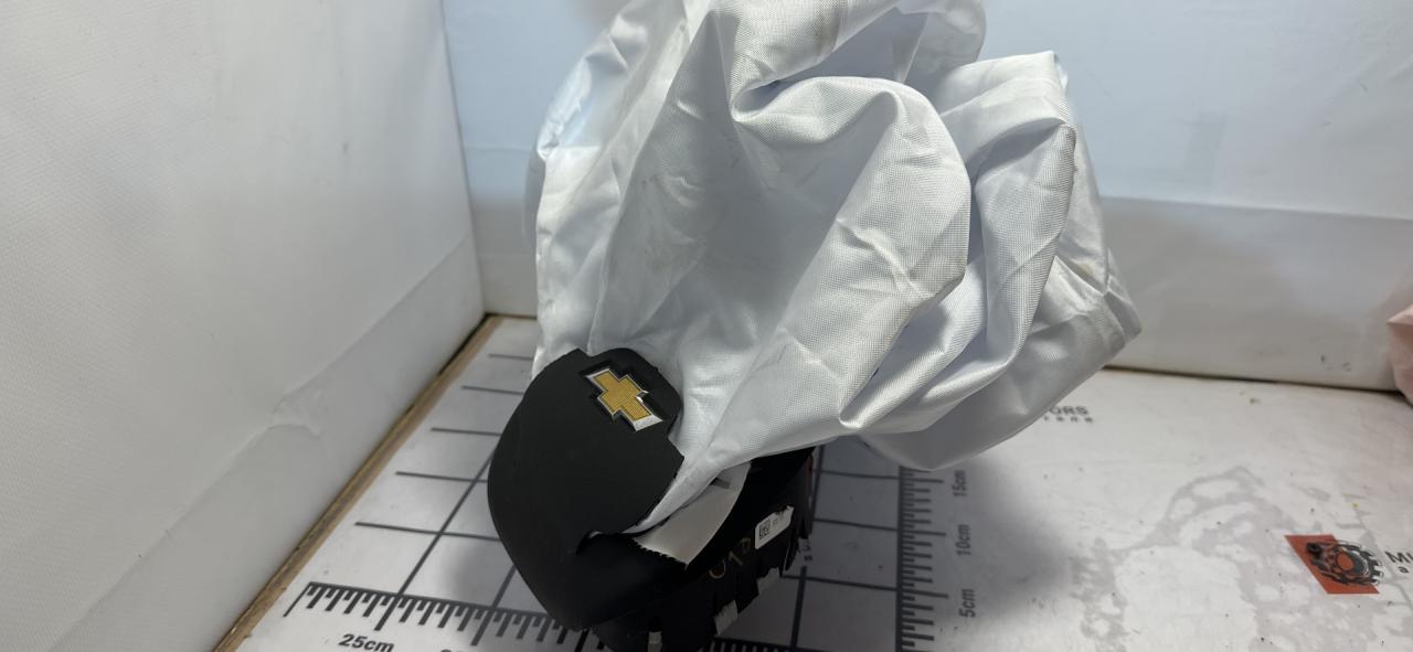 подушка безопасности водителя Chevrolet Equinox 3 поколение 2020, 1.5 л., бензин, АКПП, черный, внедорожник 5 дв. - фото №1