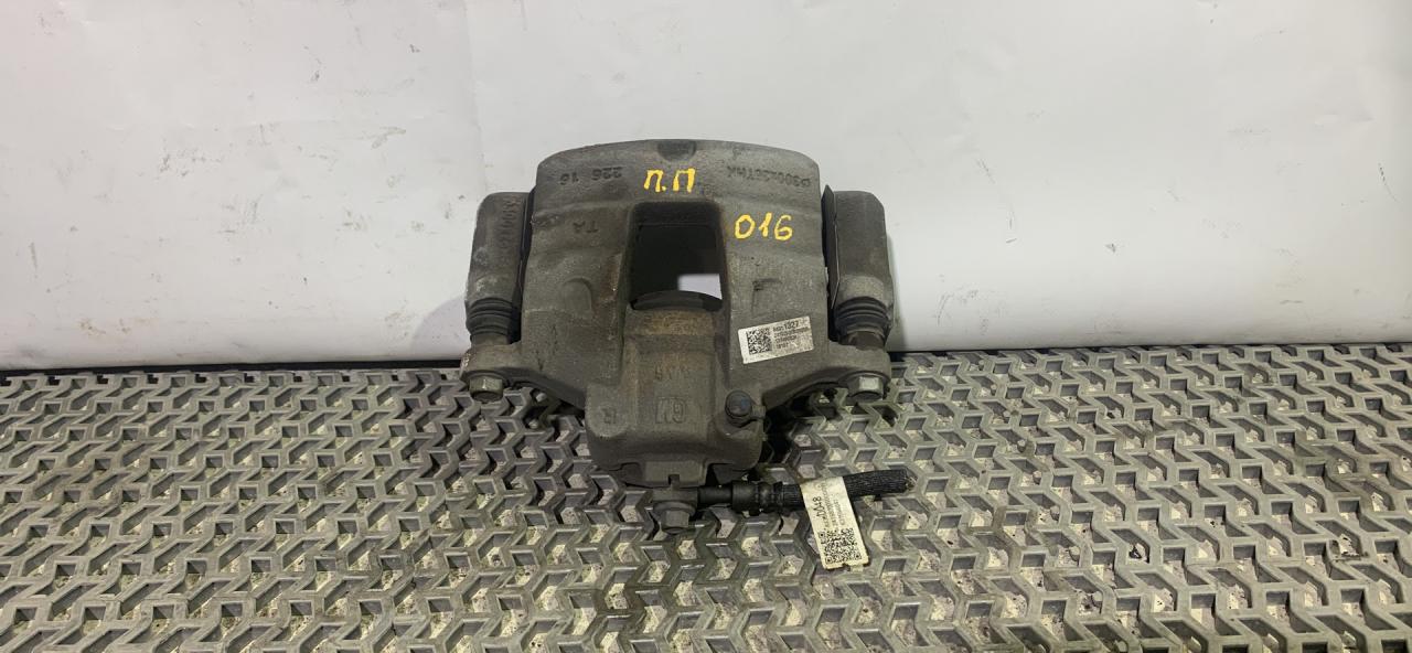 суппорт передний правый Chevrolet Equinox 3 поколение 2018, 1.5 л., бензин, АКПП, черный, внедорожник 5 дв., полный привод, 84311327 - фото №1