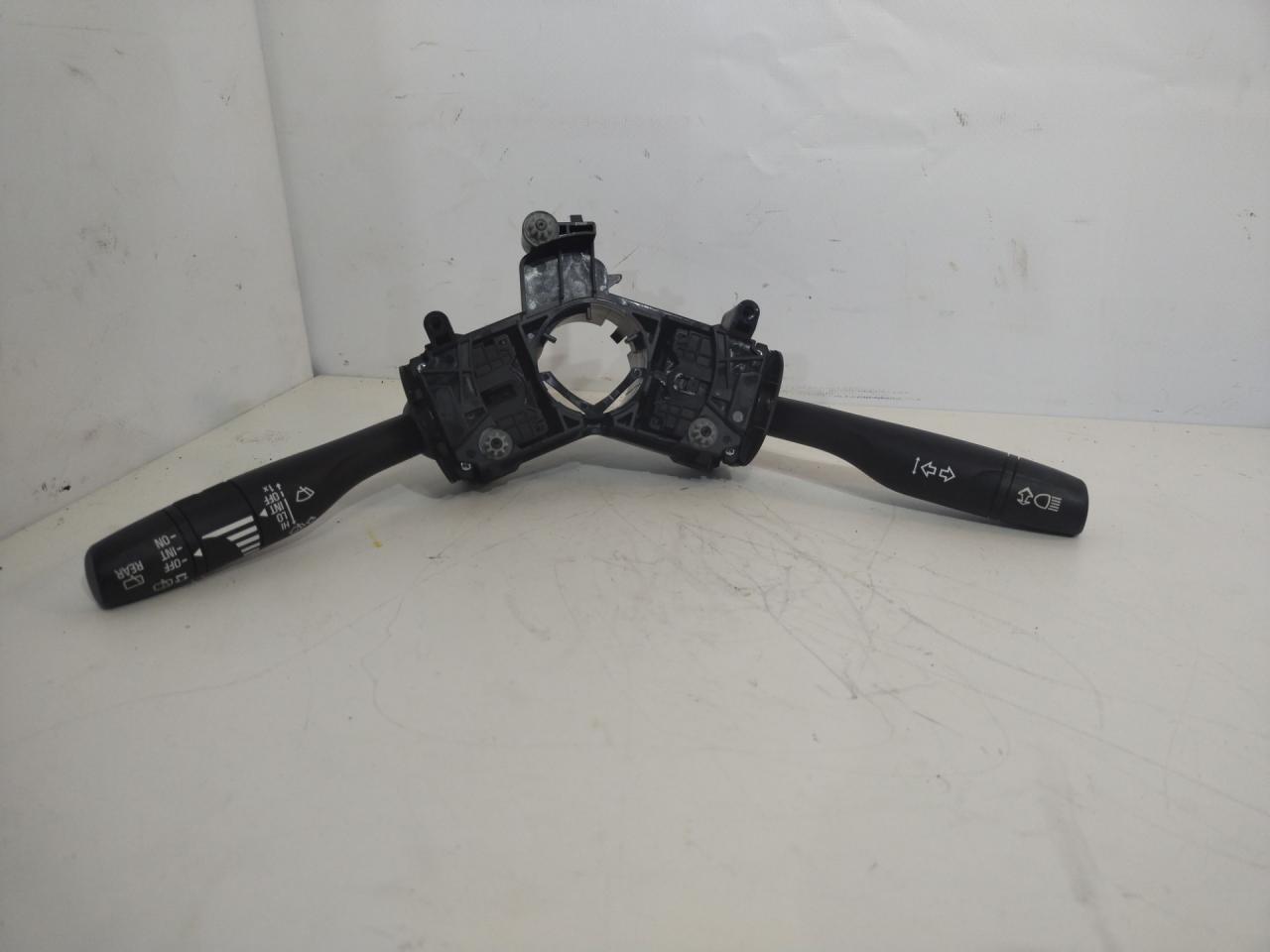 переключатель подрулевой (стрекоза) Chevrolet Equinox 3 поколение 2018, 1.5 л., бензин, АКПП, белый, внедорожник 5 дв., полный привод, 84252192 - фото №1