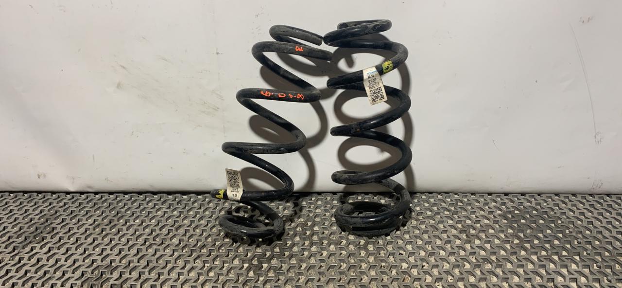 пружина задняя Chevrolet Equinox 3 поколение 2020, 1.5 л., бензин, АКПП, черный, внедорожник 5 дв., 23476248 - фото №1