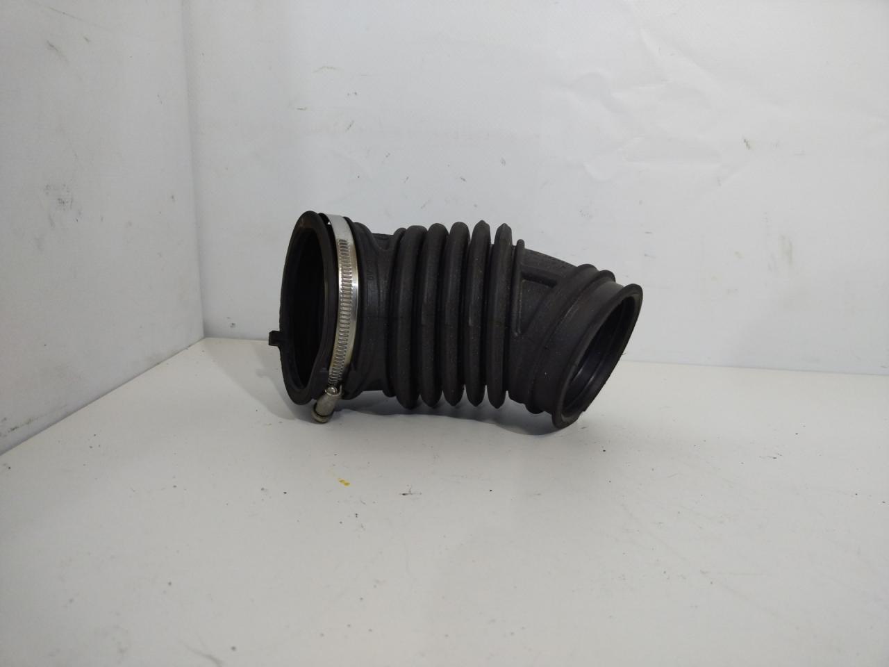 патрубок воздушного фильтра GMC Terrain 2 поколение 2018, 2.0 л., бензин, АКПП, серый, передний привод, 23499764 - фото №1