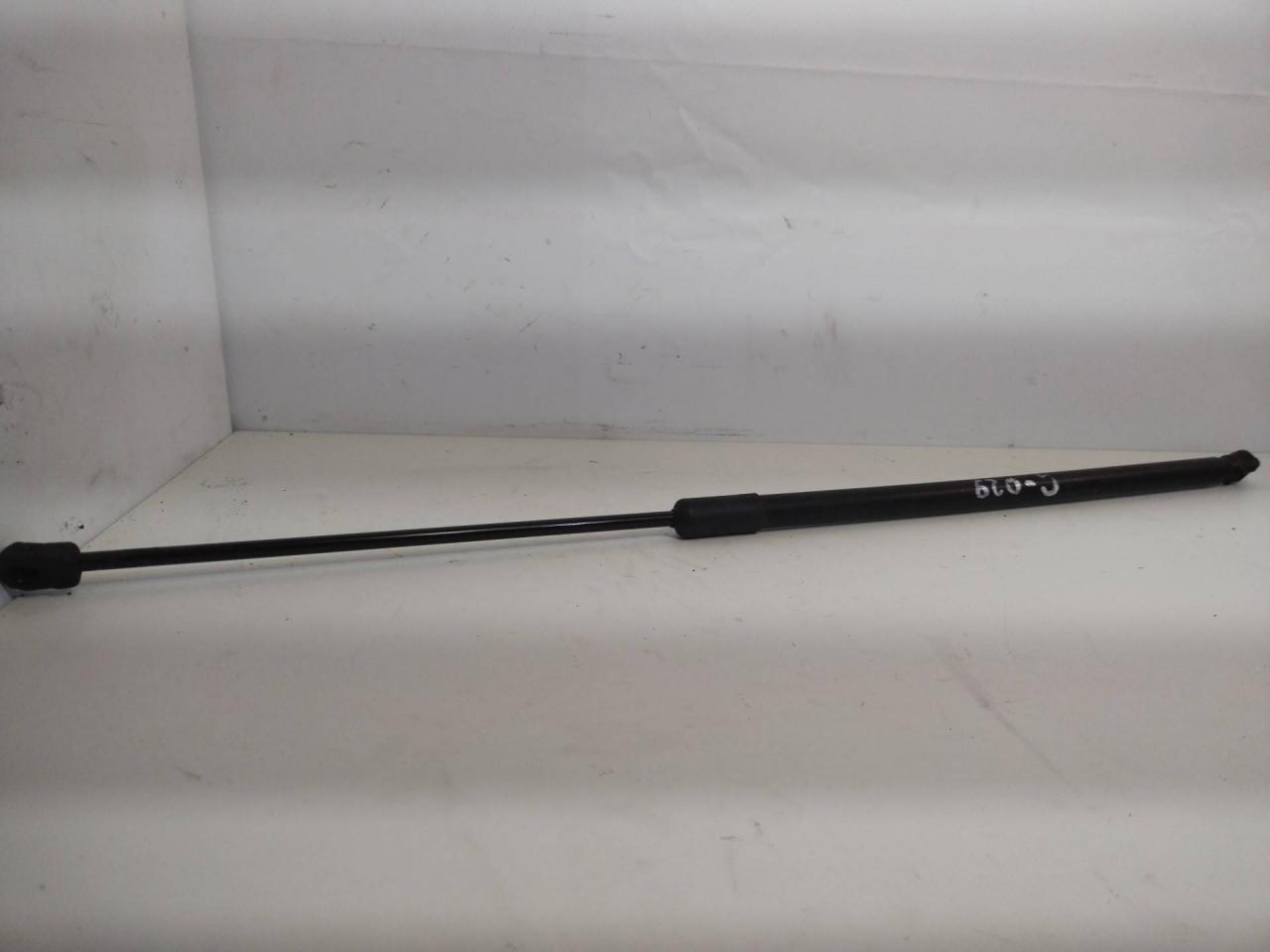 амортизатор крышки багажника (3-5 двери) Volkswagen Atlas 2018, 3.6 л., бензин, АКПП, черный, внедорожник 5 дв., полный привод, 823359 - фото №1